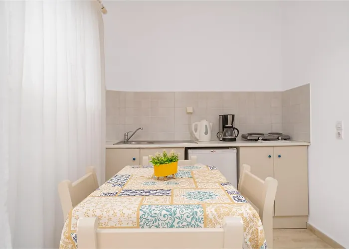 Pyrgaraki And 3* Vasilikí