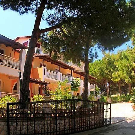 Aparthotel Pyrgaraki And