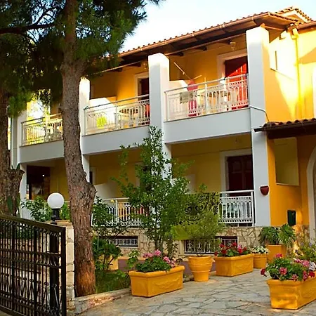 Pyrgaraki And Apartmanhotel 3*