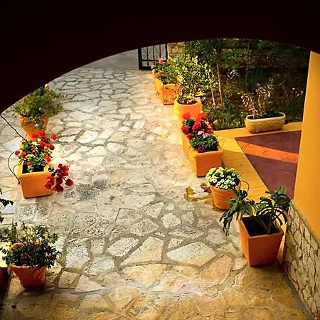 Pyrgaraki And Apartmanhotel