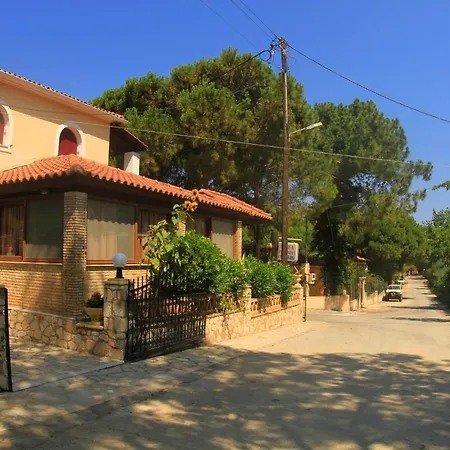Pyrgaraki And 3* Vasilikí
